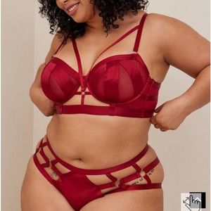 Torrid Red Overt Strappy Mesh Underwire Bra With Mesh Cups NWT